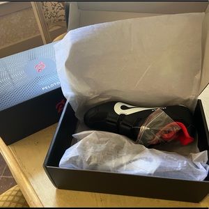 NWT NIB New in box peloton cycle shoes 40 mens 7 Womens 9 black cycling sneakers